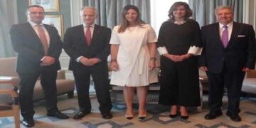 Η υφυπουργός Παιδείας Σοφία Ζαχαράκη και ο Γ.Γ. Απόδημου Ελληνισμού Γ. Χρυσουλάκης στην Αίγυπτο