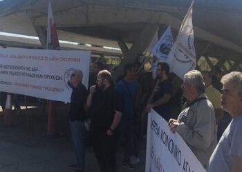 Διαμαρτυρία εργαζομένων στον ΑΗΣ Καρδιάς κατά την επίσκεψη του Υφυπουργού Ενέργειας – Τι συζήτησε μαζί τους ο Γ. Θωμάς (video)