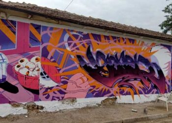 Νεαροί καλλιτέχνες κοσμούν με γκράφιτι γειτονιά της Πτολεμαΐδας