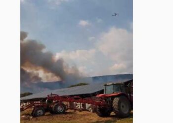 Πολύ μεγάλη η φωτιά ανάμεσα σε Λεύκαρα και Ροδίτη-Κίνδυνος για κτηνοτροφικές μονάδες-Στη μάχη από αέρος και καναντέρ-Δείτε τα κοντινά βίντεο!