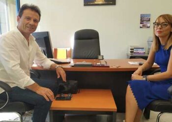 Ο Φώτης Κεχαγιάς παρέδωσε στη νέα πρόεδρο του Περιφερειακού Συμβουλίου Ευφροσύνη Ντιο