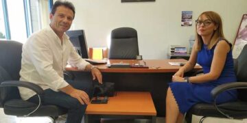 Ο Φώτης Κεχαγιάς παρέδωσε στη νέα πρόεδρο του Περιφερειακού Συμβουλίου Ευφροσύνη Ντιο