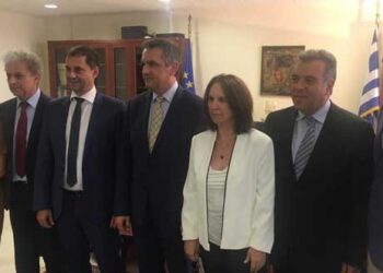 Ο Υπουργός Τουρισμού Χάρης Θεοχάρης στην Περιφέρεια: «Υπάρχει πλούτος στην περιοχή και θα τον αναδείξουμε»