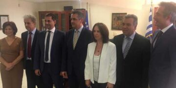 Ο Υπουργός Τουρισμού Χάρης Θεοχάρης στην Περιφέρεια: «Υπάρχει πλούτος στην περιοχή και θα τον αναδείξουμε»