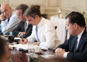 Υπουργικό για προσφυγικό: Αυστηρότερο σύστημα ασύλου, ενίσχυση φύλαξης συνόρων, αποσυμφόρηση των νησιών