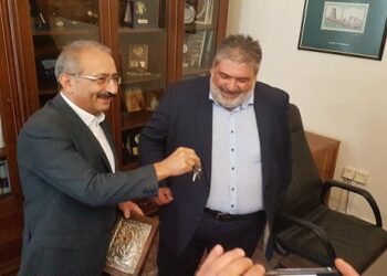 Σε εγκάρδιο κλίμα μεταξύ Ζαμανίδη – Πλακεντά η παράδοση – παραλαβή του Δημαρχείου Εορδαίας (video)