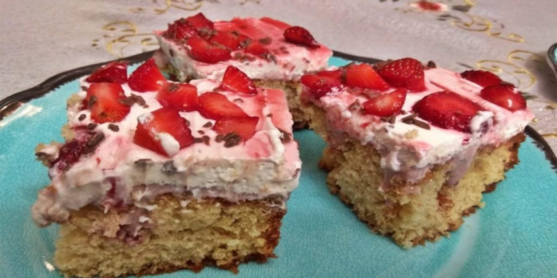 Μαγειρεύοντας με την Αρετή: Κέϊκ φράουλας με γλάσο