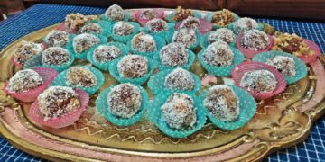 Μαγειρεύοντας με την Αρετή:  Τρουφάκια με κέϊκ