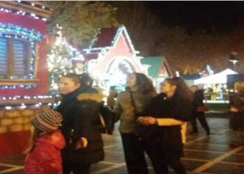 Με το μήνυμα “ούτε ένα φύλλο χαμένο” Η  κοινωνική οργάνωση “ΜΠΟΡΟΥΜΕ”  έδωσε το παρών και τη  φετεινή  εορταστική περίοδο στις εκδηλώσεις του Δήμου Θεσσαλονίκης στην Πλατεία Αριστοτέλους