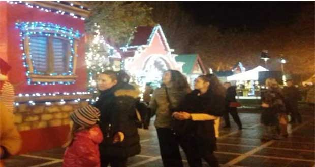 Με το μήνυμα “ούτε ένα φύλλο χαμένο” Η  κοινωνική οργάνωση “ΜΠΟΡΟΥΜΕ”  έδωσε το παρών και τη  φετεινή  εορταστική περίοδο στις εκδηλώσεις του Δήμου Θεσσαλονίκης στην Πλατεία Αριστοτέλους