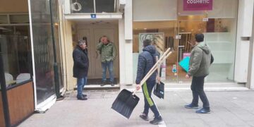 Δήμος Εορδαίας: 400 εκχιονιστικά φτυάρια στα τοπικά καταστήματα της Πτολεμαΐδας (βίντεο-φώτο)