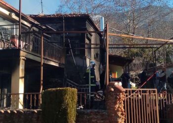 Βελβεντό: τεράστιες υλικές ζημιές σε σπίτι από φωτιά – Έκκληση για βοήθεια