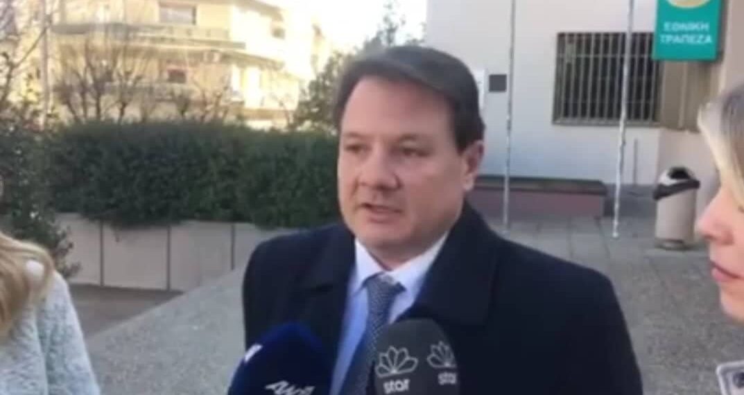 Δίκη Κ. Πολύζου: Τι δήλωσε ο συνήγορος υπεράσπισης Αποστόλης Λύτρας – “Αυτό που ισχυρίζονται και σήμερα είναι ότι δεν έχουν καμία σχέση με το συγκεκριμένο έγκλημα” – Τι δήλωσε για την κατάθεση του αδερφού του (VIDEO)