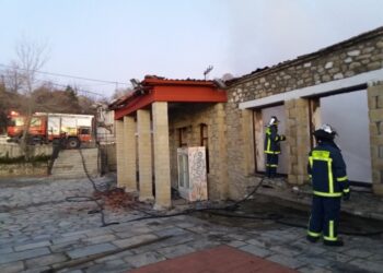 Πυρκαγιά κατέστρεψε ολοσχερώς το Δημοτικό Σχολείο στο Τρίκωμο Γρεβενών