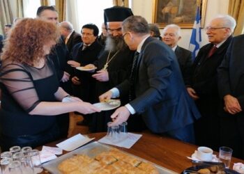 Η κοπή της βασιλόπιτας στο δημαρχείο Κοζάνης