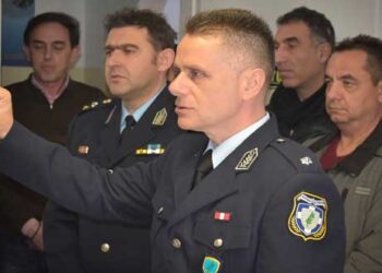 Καστοριά: Μετάλλιο «Αστυνομικό Αριστείο Ανδραγαθίας» στον Ανθυπαστυνόμο Αθανάσιο Γκόβαρη γιατί έθεσε τη ζωή τους σε κίνδυνο με τρεις ακόμη αστυνομικούς