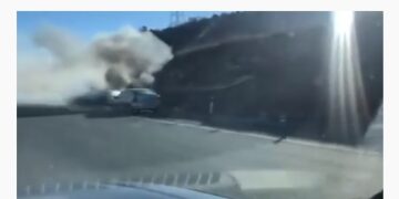 Διόδια Πολυμύλου-Εγνατία Οδός: ΙΧ Αυτοκίνητο πήρε φωτιά (video αναγνώστη)