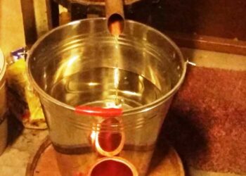 Εντατικοί έλεγχοι με πρόστιμο 1.000 ευρώ για καταστήματα εστίασης και διασκέδασης που πουλούν χύμα τσίπουρο και τσικουδιά