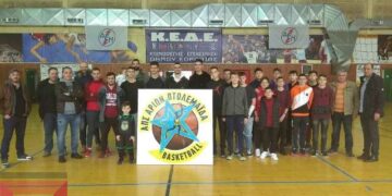 Το τμήμα μπάσκετ του Αρίωνα έκοψε τη πίτα του για τη νέα χρονιά (φωτό- βίντεο)