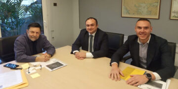 Ο αντιπεριφερειάρχης Ν. Λυσσαρίδης σε συνάντηση εργασίας για την αποκατάσταση των ορυχείων με τον Υφ. Χωροταξίας