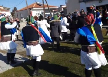 Κοτσαμάνια – Μωμόγεροι στον Περδίκκα ανήμερα των Φώτων (video)