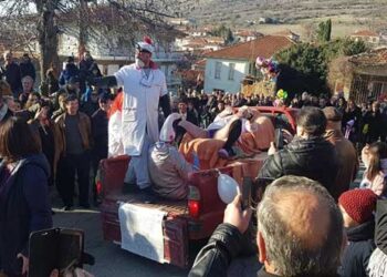 Πολύ κέφι και σάτιρα στα Μπουμπουσιάρια της Εράτυρας Βοΐου