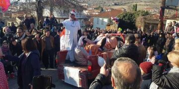 Πολύ κέφι και σάτιρα στα Μπουμπουσιάρια της Εράτυρας Βοΐου