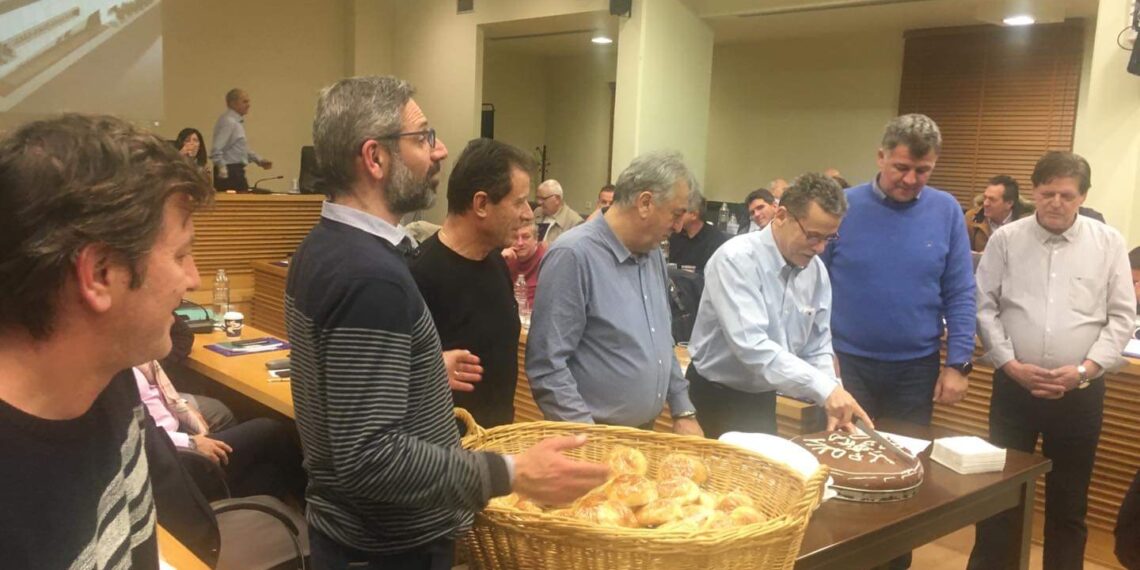 Η κοπή βασιλόπιτας στο δημοτικό συμβούλιο Κοζάνης – Ποιοι κέρδισαν το φλουρί