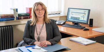 Περιφερειακός Συμπαραστάτης του Πολίτη και της Επιχείρησης η Κατερίνα Τσιομπάνου