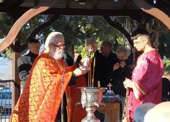 Ο παραδοσιακός κυκλικός χορός των Θεοφανείων 2020  στην Ενορία του Αγίου Διονυσίου εν Ολύμπω στο Βελβεντό