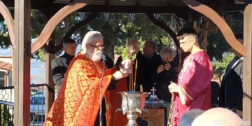 Ο παραδοσιακός κυκλικός χορός των Θεοφανείων 2020 στην Ενορία του Αγίου Διονυσίου εν Ολύμπω στο Βελβεντό