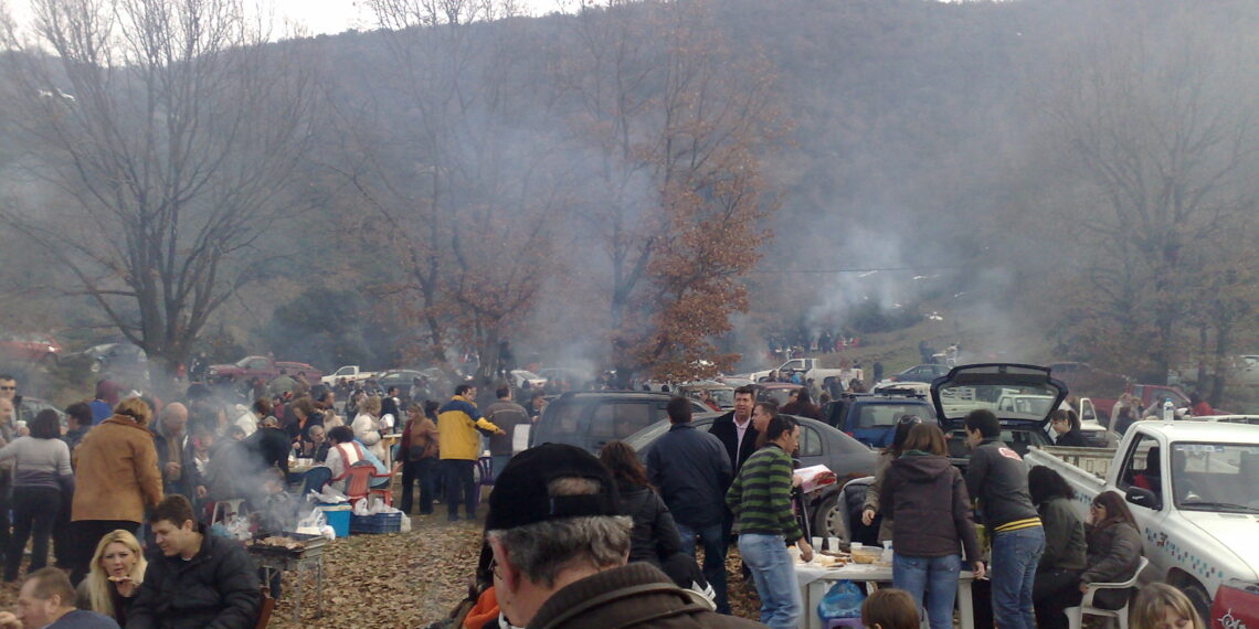 Το έθιμο της Λουκανικοφαγίας στον Αη- Θανάση στο Βελβεντό