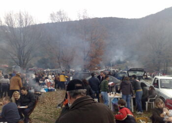 Το έθιμο της Λουκανικοφαγίας στον Αη- Θανάση στο Βελβεντό