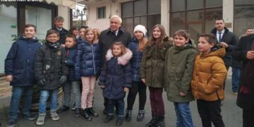 Στη γιορτή για την επανασύσταση του Δήμου διακηρύχτηκε στο Βελβεντό  από τα πιο επίσημα χείλη, από τον Πρόεδρο της Δημοκρατίας κ. Προκόπιο Παυλόπουλο, η ιστορική αλήθεια: ‘’Η Μακεδονία είναι μία και είναι Ελληνική’’! του παπαδάσκαλου Κωνσταντίνου Ι. Κώστα