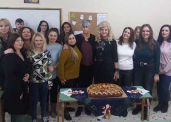 Σε μία ζέστη και οικογενειακή ατμόσφαιρα οι σπουδαστές του Τμήματος” Βοηθών Φαρμακείου” του Δημόσιου ΙΕΚ Πτολεμαΐδας έκοψαν την παραδοσιακή βασιλόπιτα