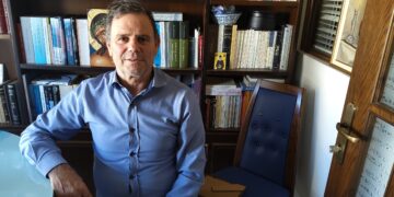 Πεδίον Δόξης Λαμπρό. Κρίνω, Προσκαλώ και Προκαλώ- του Γιάννη Δίκα