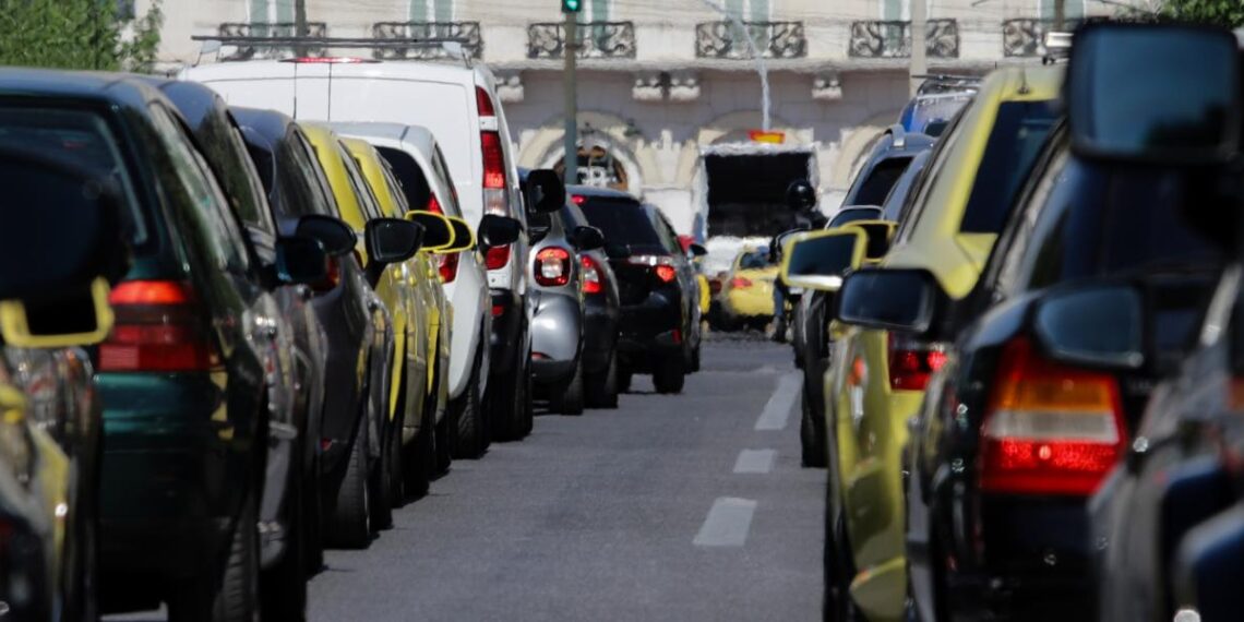 ΠΕ Κοζάνης: Ουρές πολιτών στις μεταβιβάσεις οχημάτων και στις εκδόσεις των διπλωμάτων – Από την προηγούμενη Τετάρτη «κάτω» το μηχανογραφικό σύστημα του υπουργείου Υποδομών