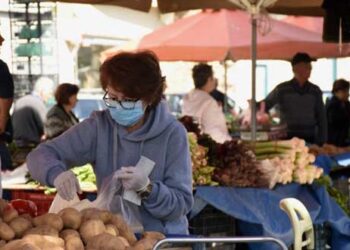 Πρόστιμα για μη χρήση μάσκας στη σημερινή λαϊκή αγορά της Πτολεμαΐδας