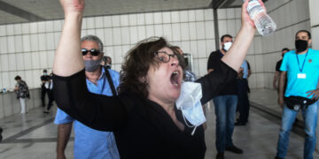 Δίκη Χρυσής Αυγής: Συγκινημένη η Μάγδα Φύσσα για την απόφαση: «Ο Παύλος τα κατάφερε» [βίντεο]