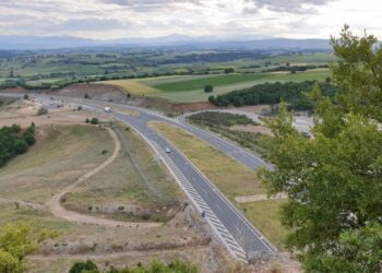 ΓΡΕΒΕΝΑ: Βάρκα συγκρούστηκε με φορτηγό στην Εγνατία οδό