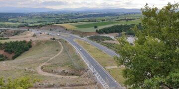 ΓΡΕΒΕΝΑ: Βάρκα συγκρούστηκε με φορτηγό στην Εγνατία οδό