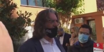 Ελευθερίου: “Για να λύσεις ένα πρόβλημα πρέπει να είσαι ενημερωμένος. Δυστυχώς, η δημοτική αρχή Σερβίων δεν ήταν ποτέ απόλυτα ενημερωμένη για τον τρόπο εξέλιξης της πανδημίας – Το πρόβλημα υποβόσκει-Υπόσχεση για ενίσχυση των δομών” (VIDEO)