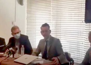 Τι απαντάνε ο αντιπρόεδρος και ο γραμματέας του Συνδέσμου Επενδυτών Φωτοβολταϊκών Δυτικής Μακεδονίας, στην ερώτηση του «Π» για τη στάση των τοπικών αυτοδιοικητικών και την πιθανή σχέση κάποιων με μεγάλες εταιρείες που επιθυμούν να επενδύσουν στην περιοχή