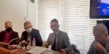 Τι απαντάνε ο αντιπρόεδρος και ο γραμματέας του Συνδέσμου Επενδυτών Φωτοβολταϊκών Δυτικής Μακεδονίας, στην ερώτηση του «Π» για τη στάση των τοπικών αυτοδιοικητικών και την πιθανή σχέση κάποιων με μεγάλες εταιρείες που επιθυμούν να επενδύσουν στην περιοχή