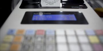 Αναστολή απόδοσης του ΦΠΑ για 6 μήνες στις επιχειρήσεις σε περιοχές σε lockdown