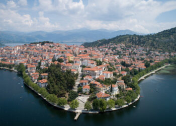 Κορωνοϊός: «Κόκκινη» η Καστοριά -Ανησυχία σε εστίαση και καταλύματα για το μίνι lockdown