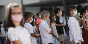 Mask Break: Τι είναι το διάλειμμα μάσκας που ζητεί το υπουργείο Παιδείας για τους μαθητές στα σχολεία