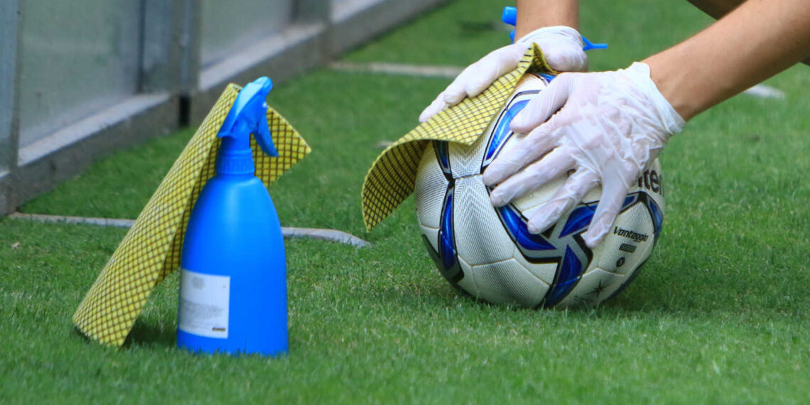 Με εντολή Μητσοτάκη ανακαλείται η επιστροφή του κόσμου στα γήπεδα