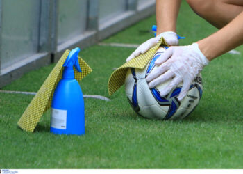 Με εντολή Μητσοτάκη ανακαλείται η επιστροφή του κόσμου στα γήπεδα