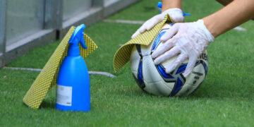 Με εντολή Μητσοτάκη ανακαλείται η επιστροφή του κόσμου στα γήπεδα